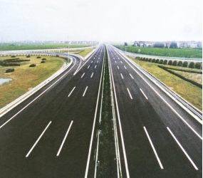 采用土工合成材料修建的高速公路（江苏）
